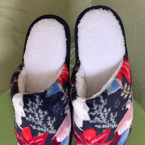 VERA BRADLEY SOFT FLEECE SLIPPERS:NWT WINTER FOREST  SIZE: LARGE - Picture 4 of 8